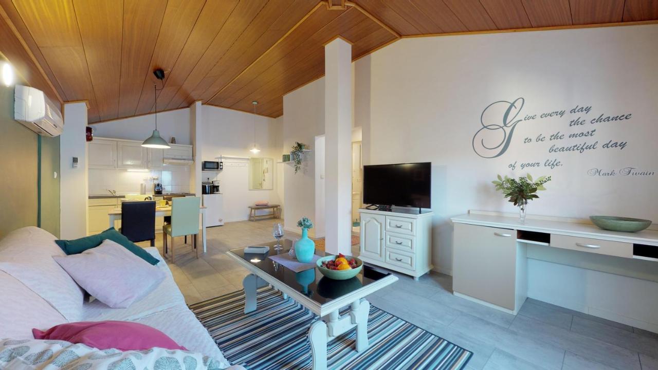 Lara Deluxe Superior 5 Star Apartment, Your Piece Of Heaven By The Sea & Park Novigrad Istria 외부 사진